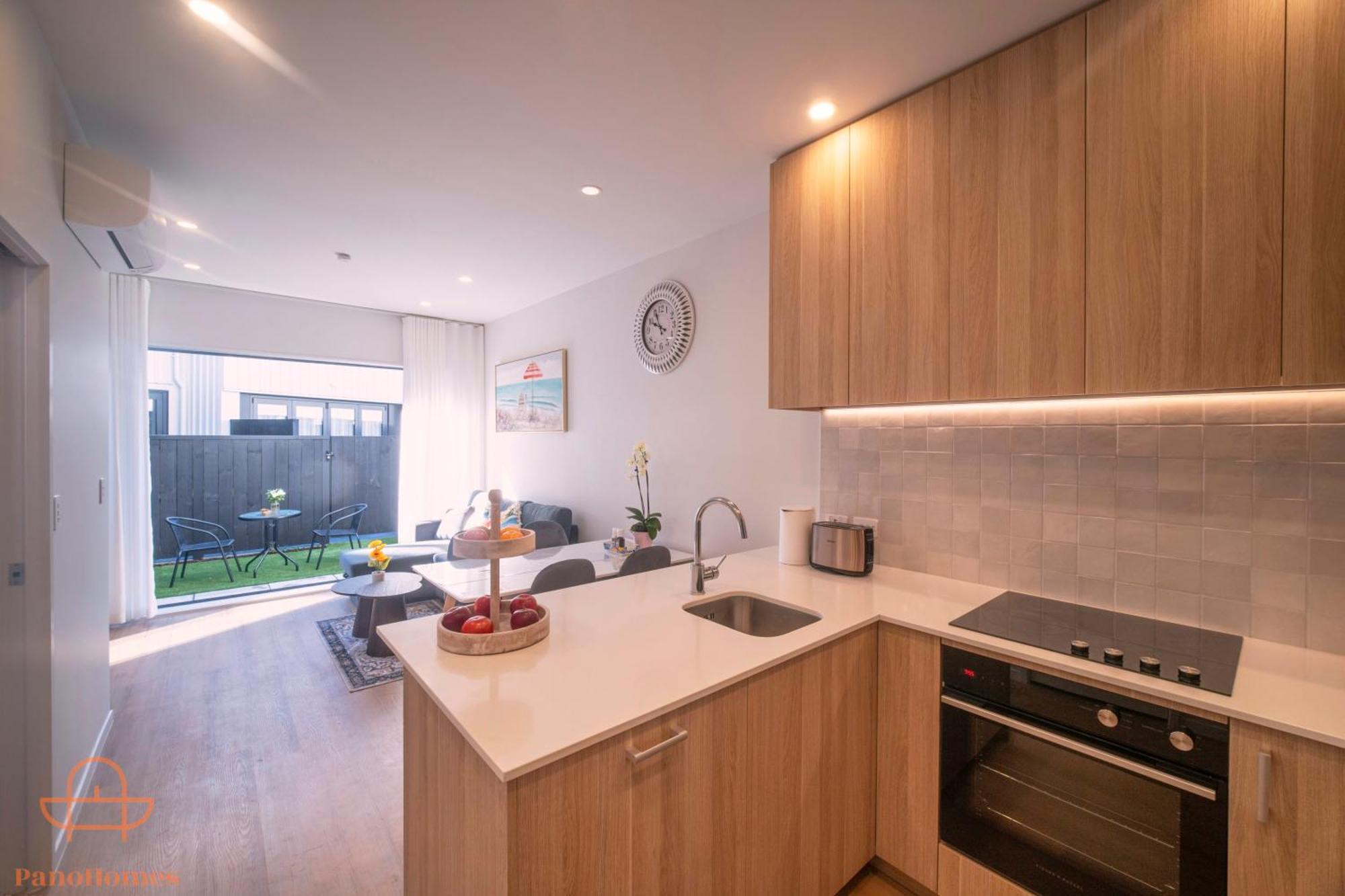 Modern Townhouse Close To City With Full Kitchen - Ellerslie 오클랜드 외부 사진